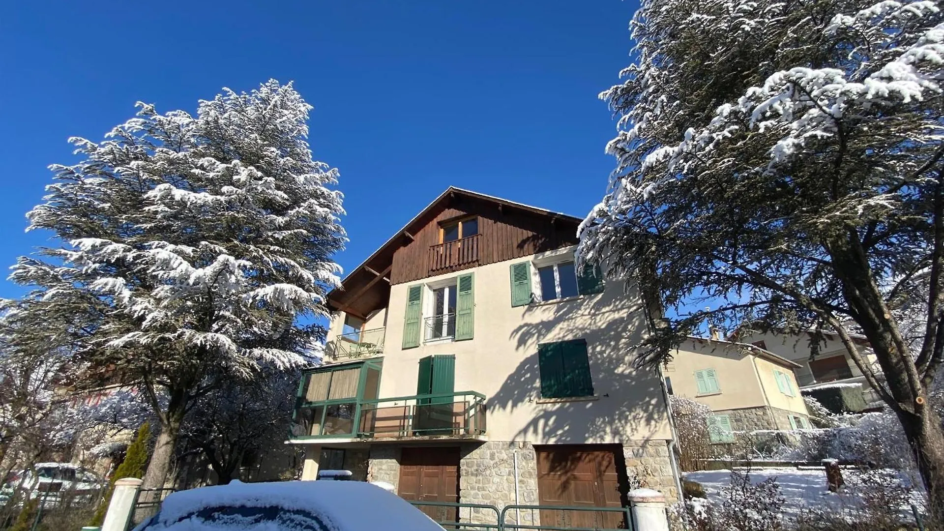Villa Meyronnes 3 Chambres Vue Degagee Montagnes contacts